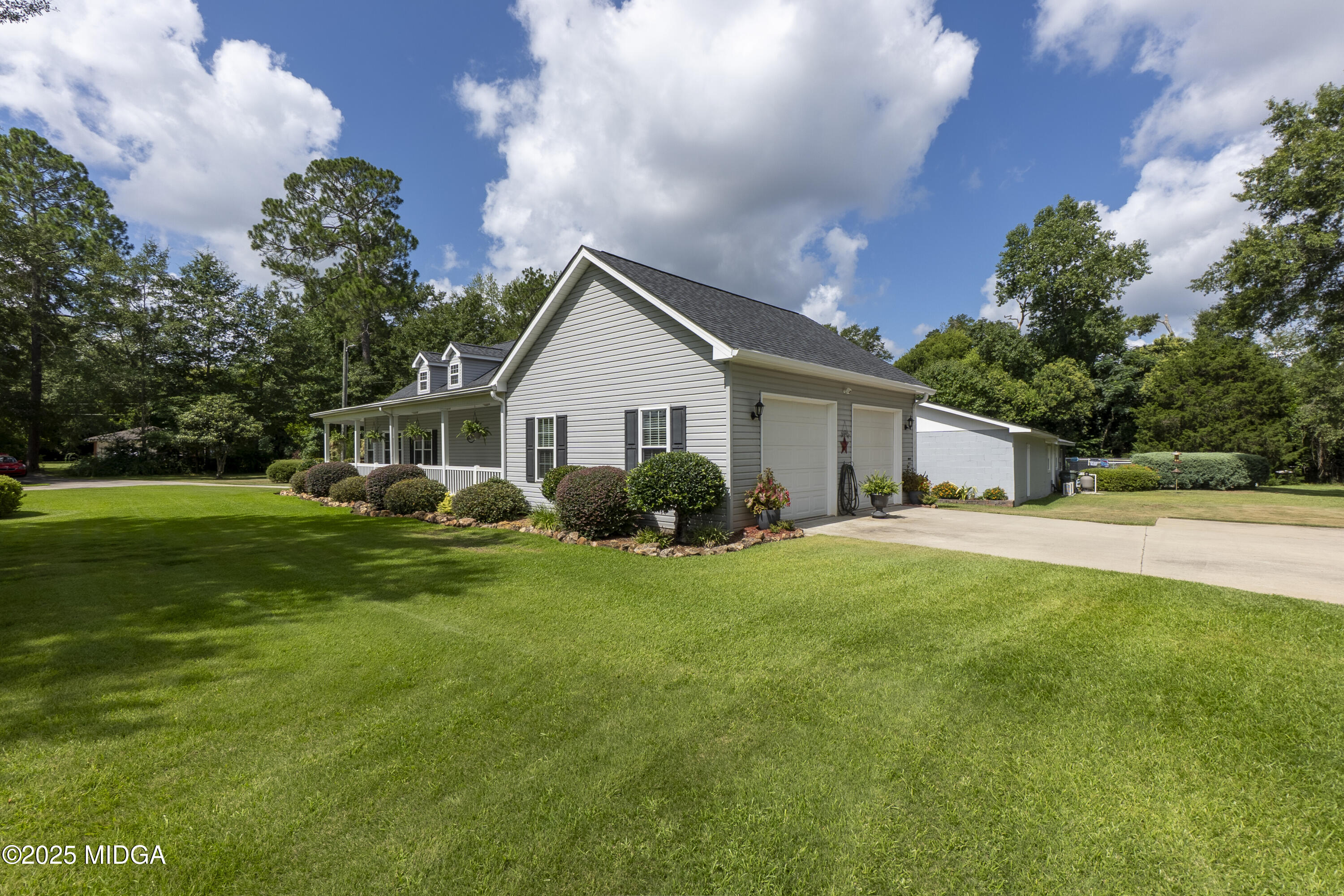 1611 S Houston Road