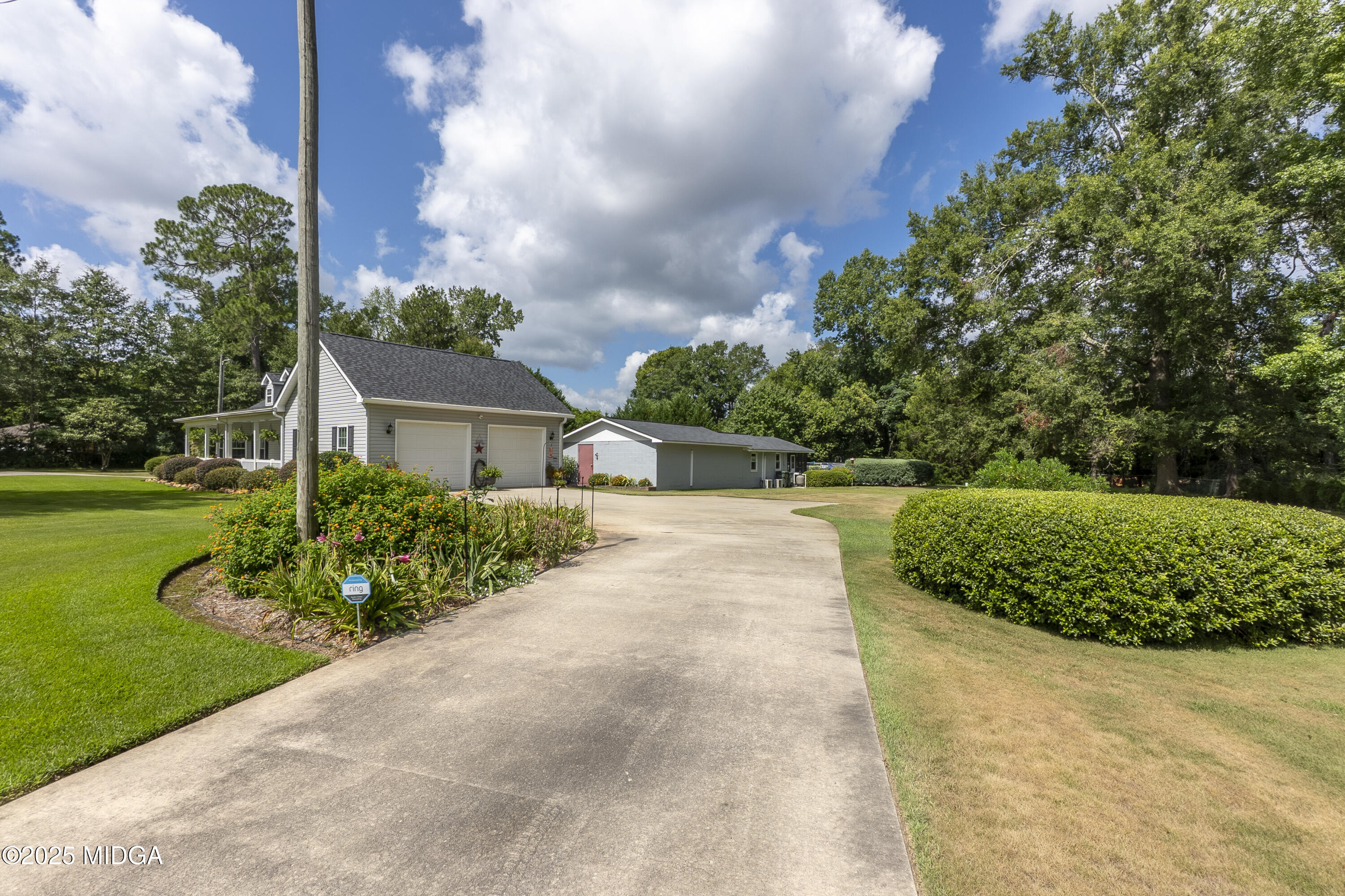 1611 S Houston Road