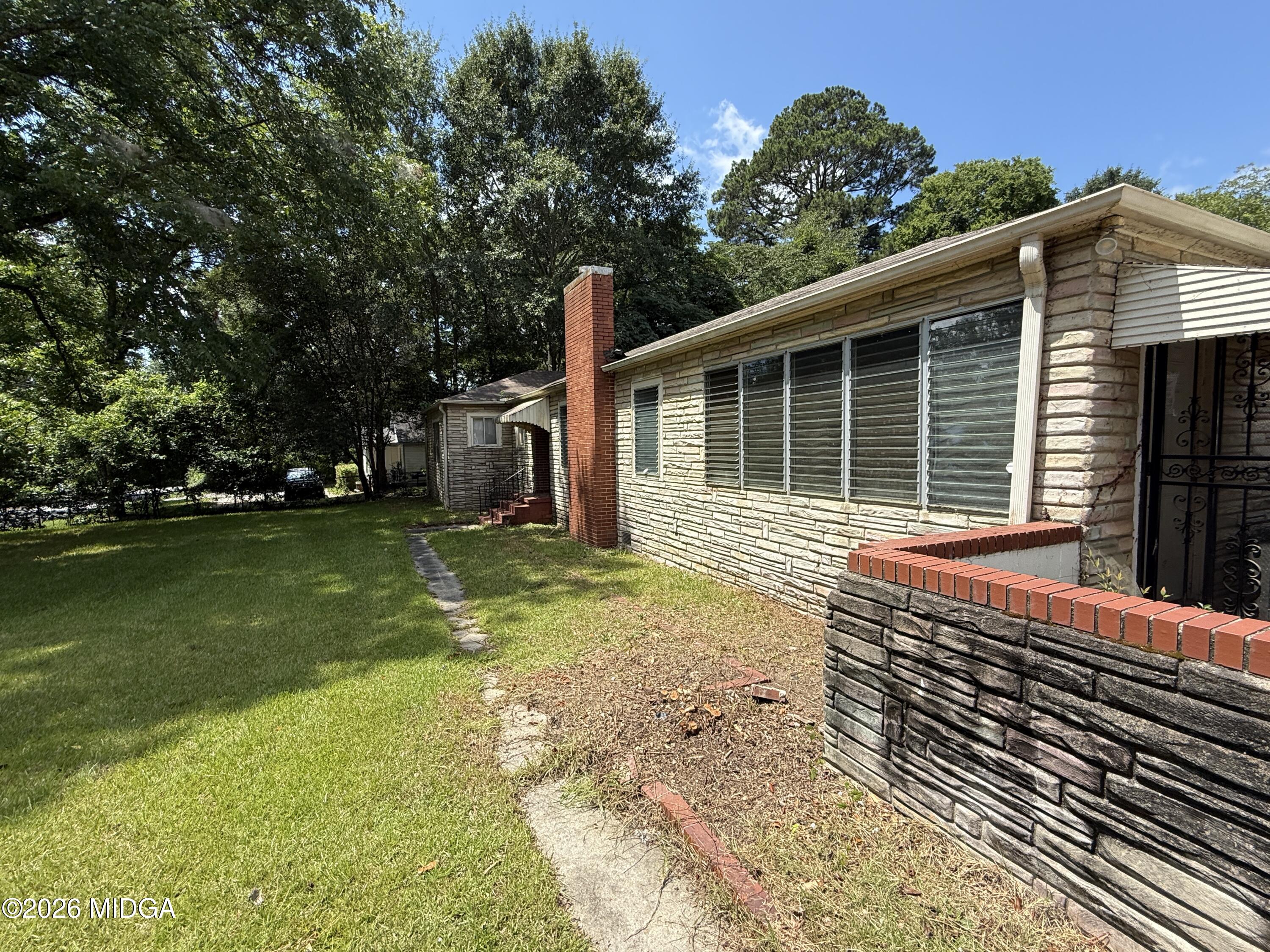 1535 Colonial Drive