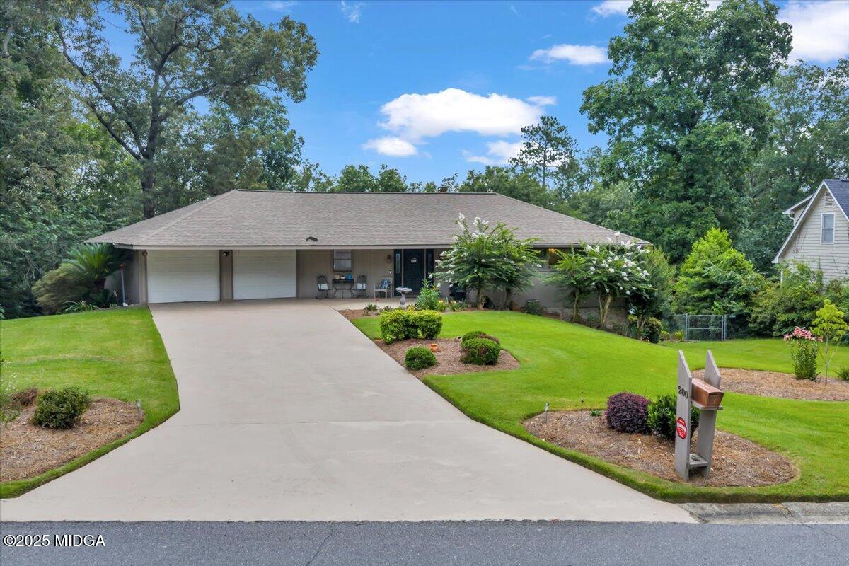 200 Oak Forest