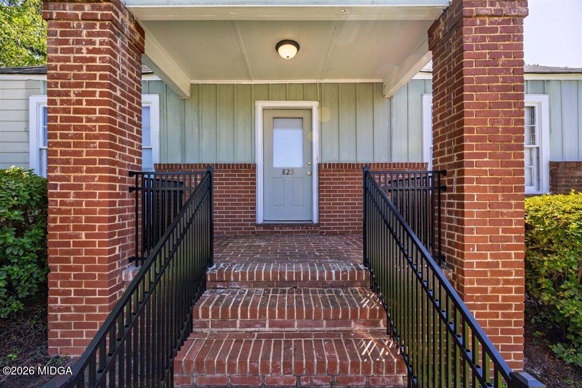 825 Maple Street