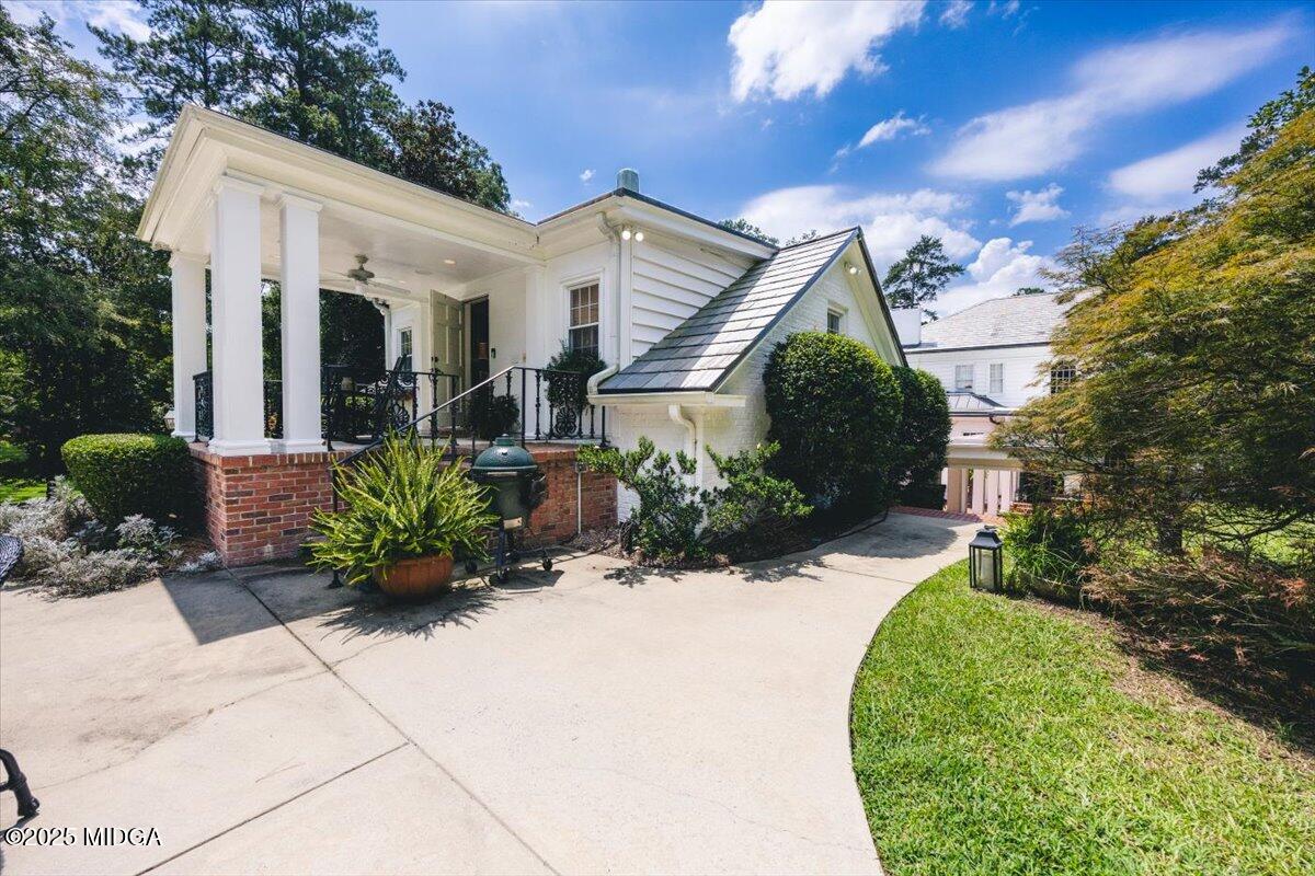 1435 Twin Pines Drive