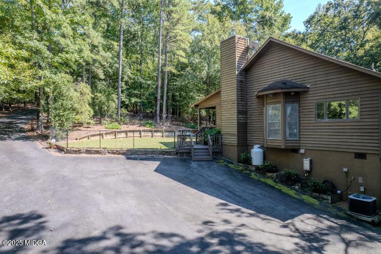 102 Treanor Drive SE