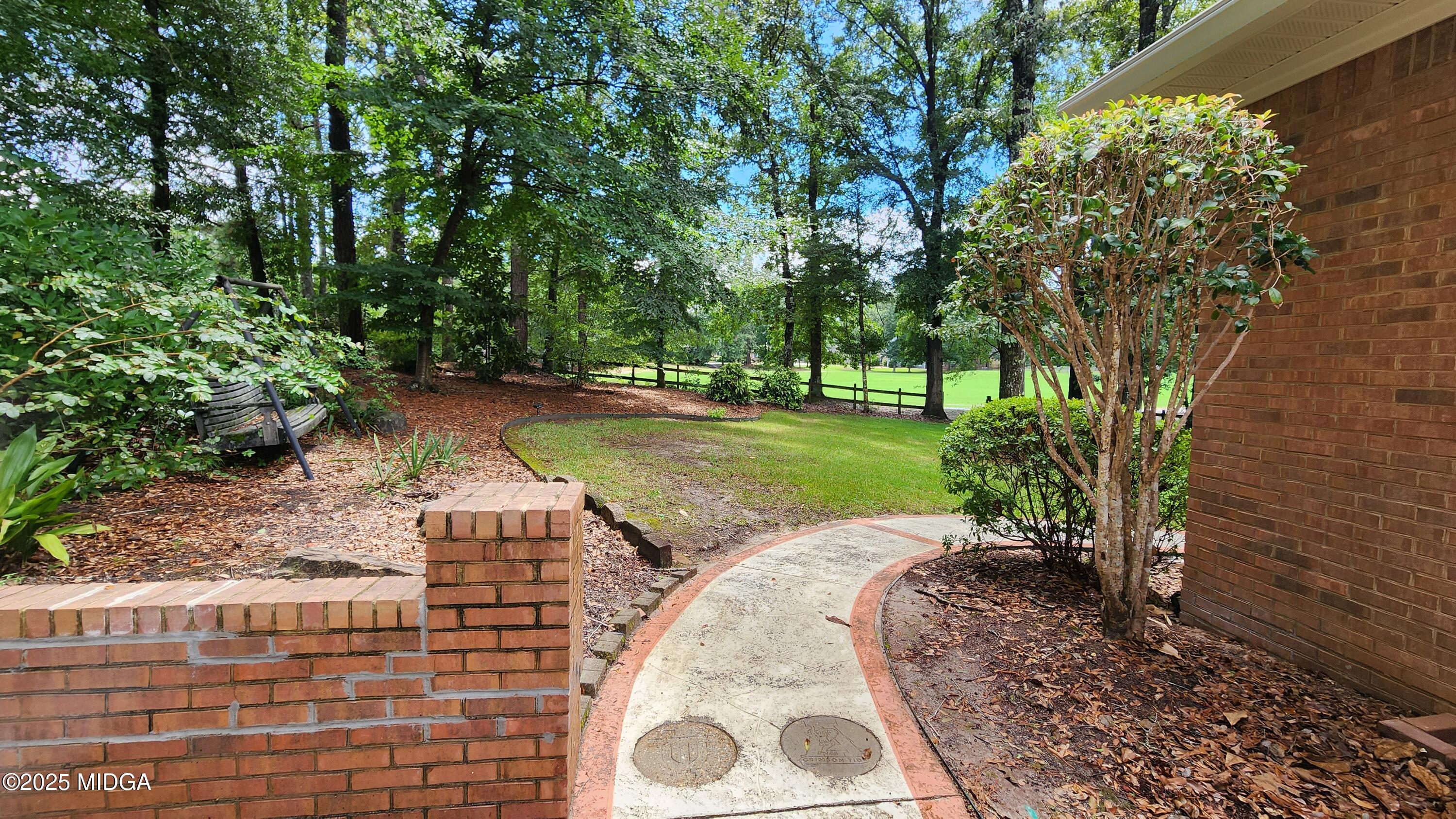 216 Falcon Crest Crest