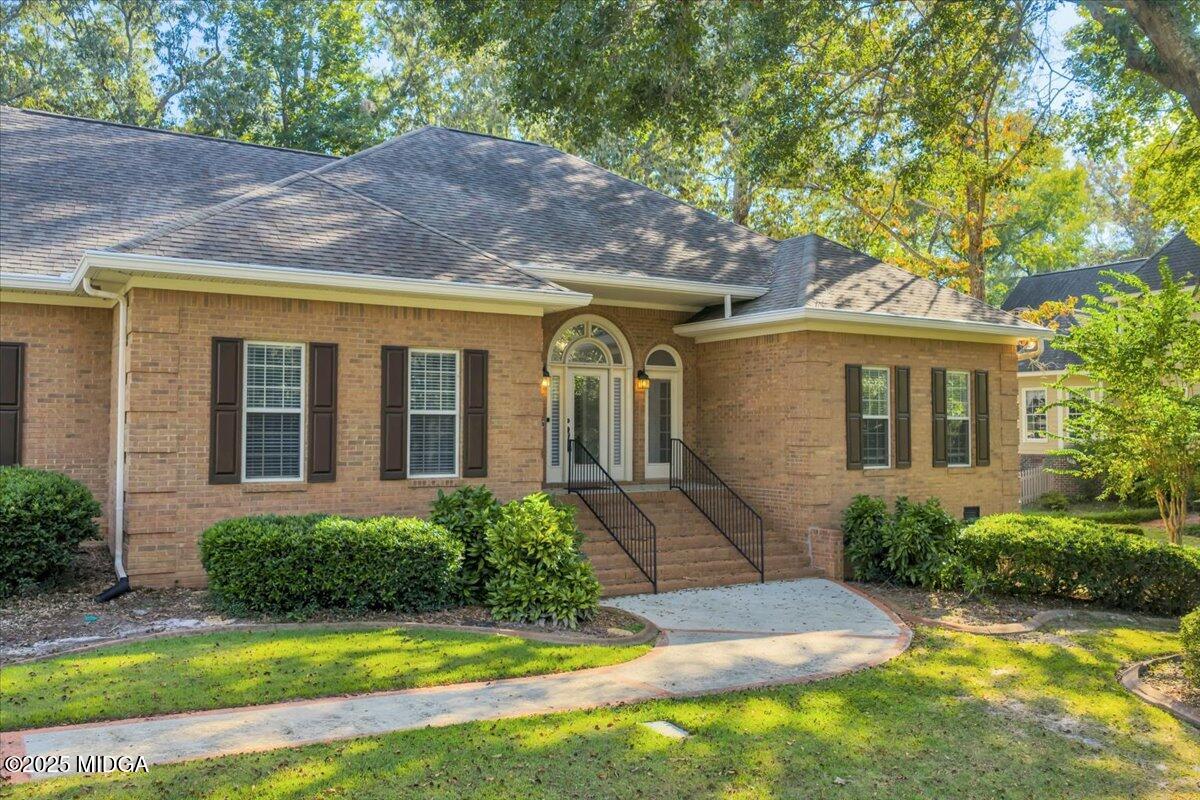 216 Falcon Crest Crest
