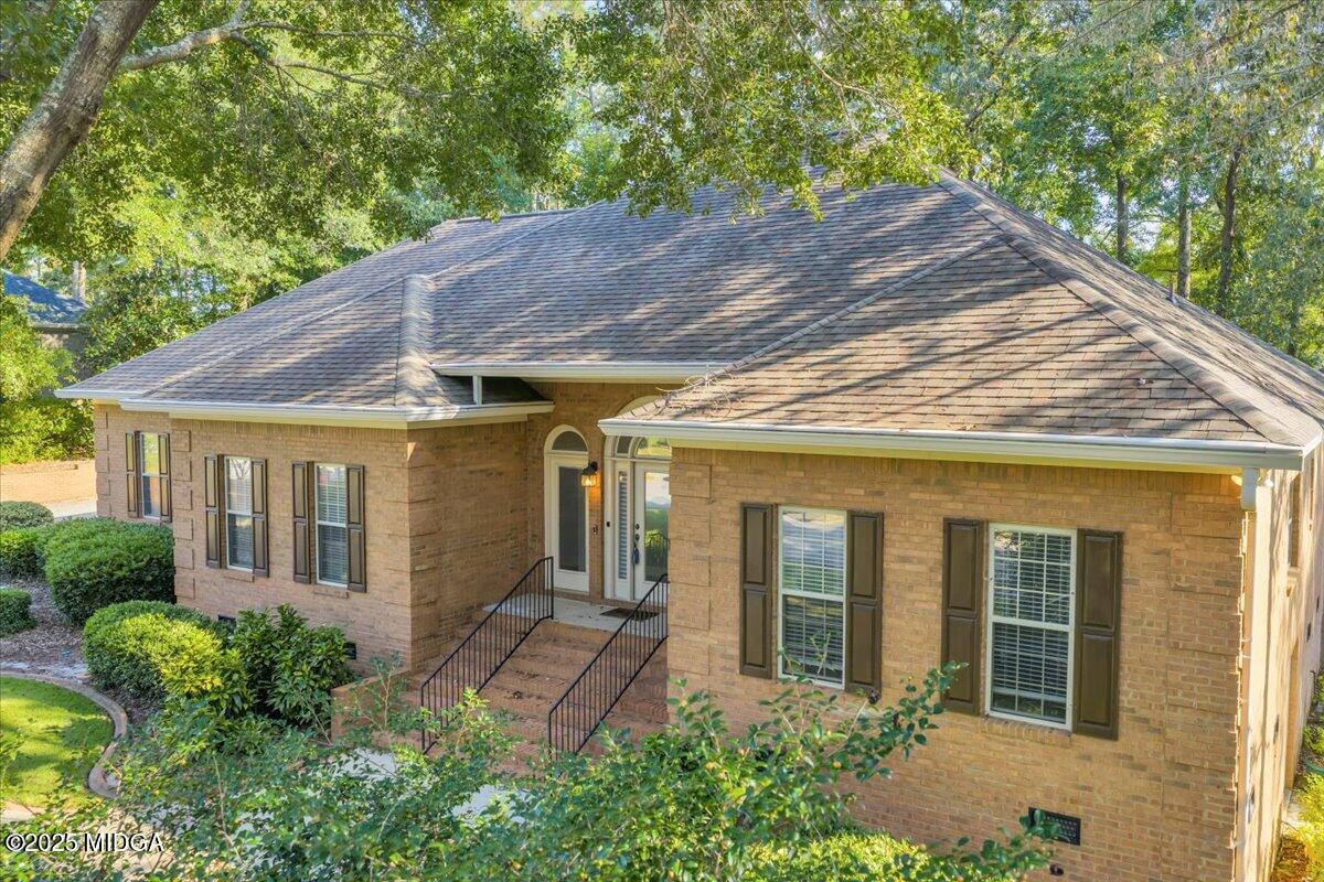 216 Falcon Crest Crest