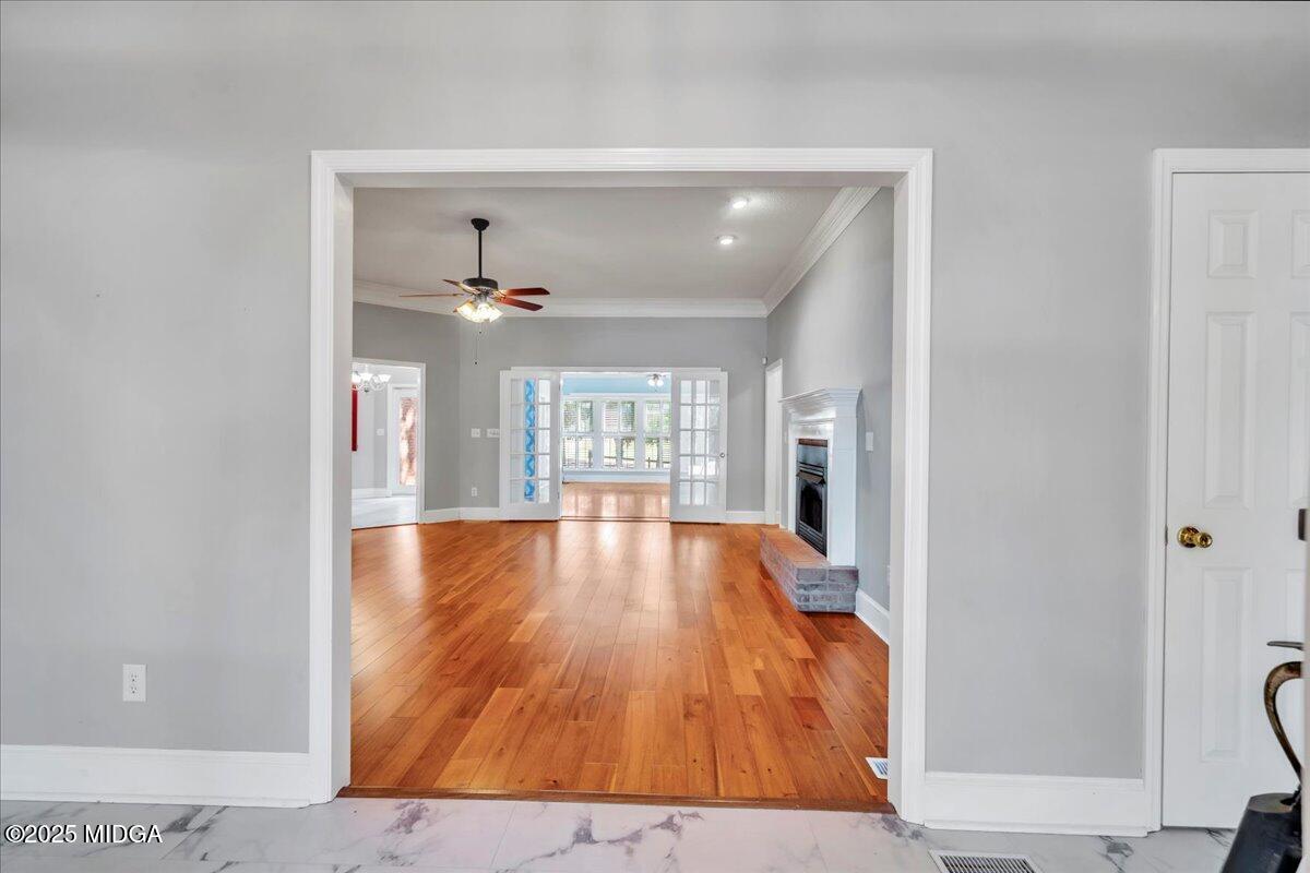 216 Falcon Crest Crest
