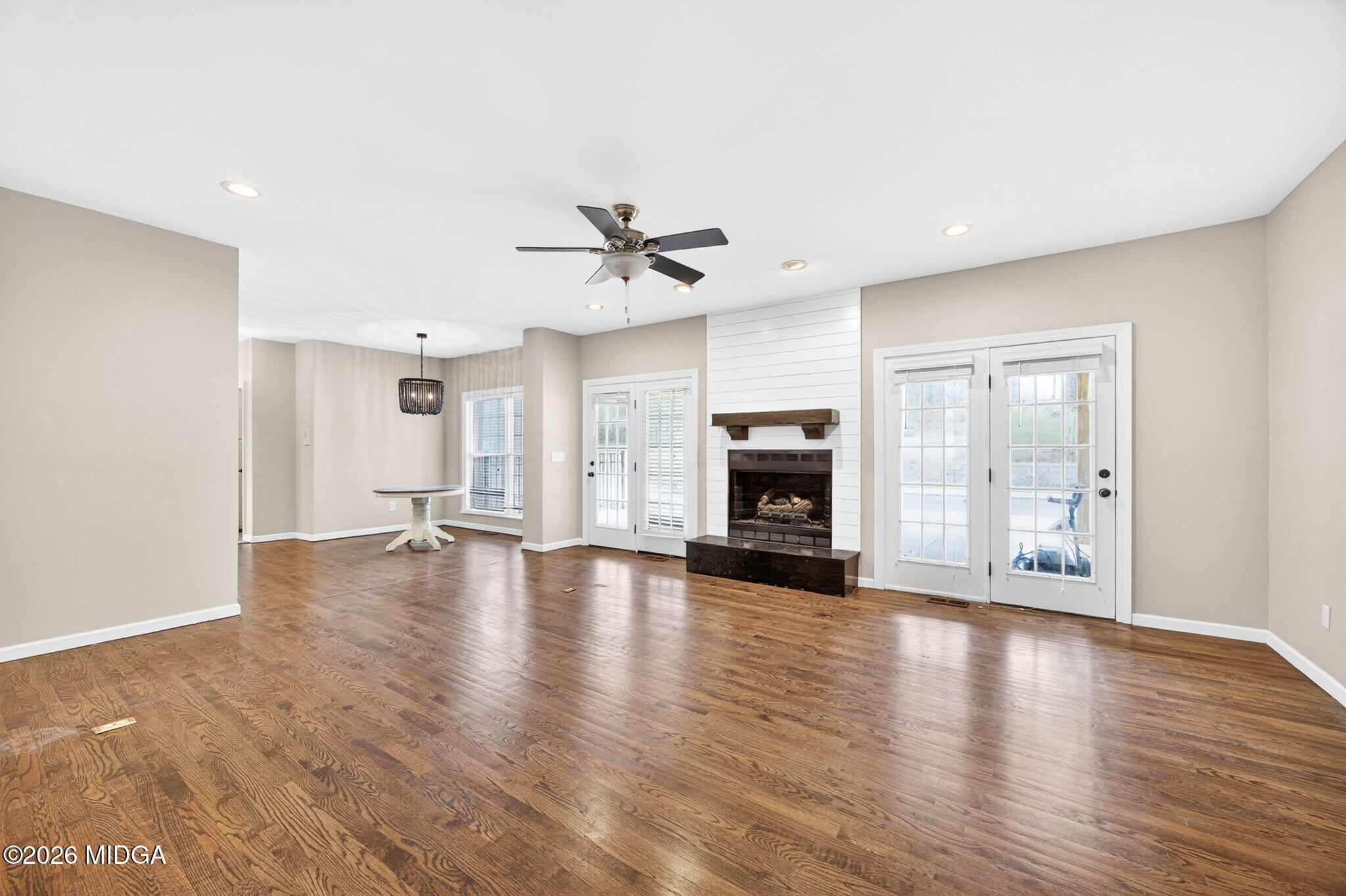 2586 Wesleyan Drive N