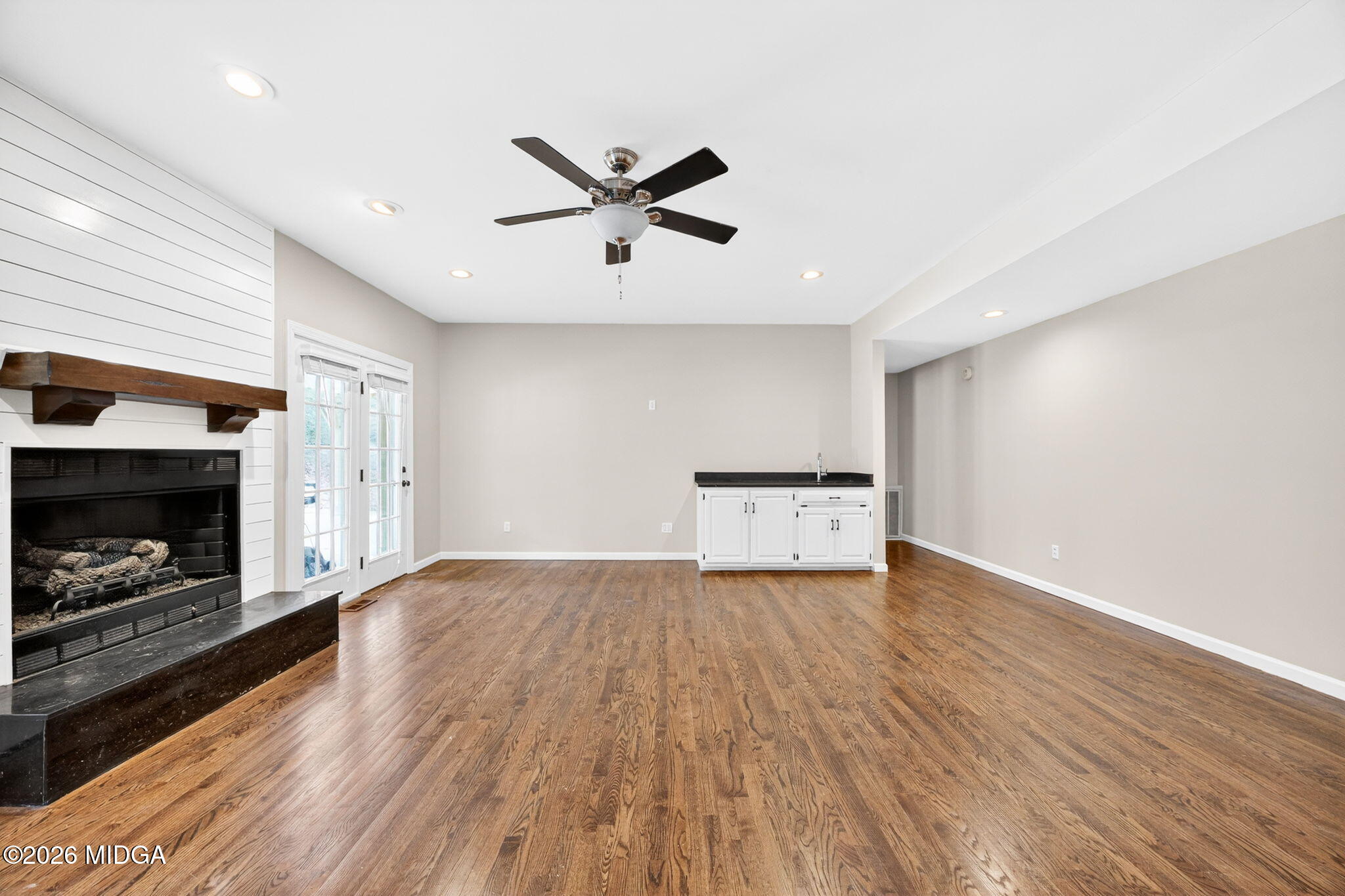 2586 Wesleyan Drive N