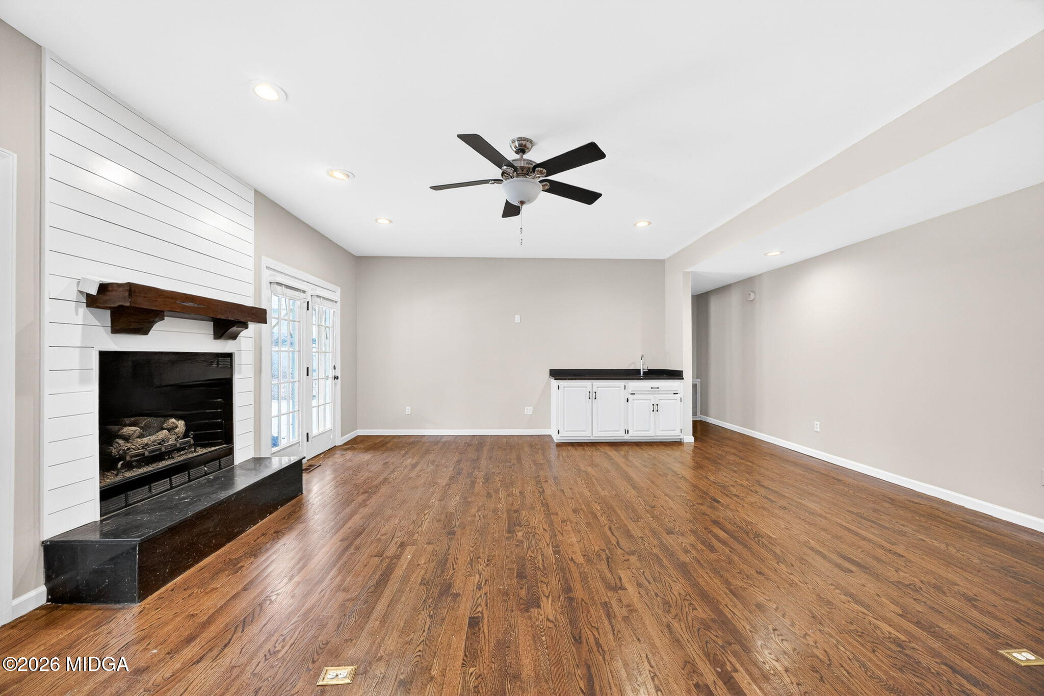 2586 Wesleyan Drive N