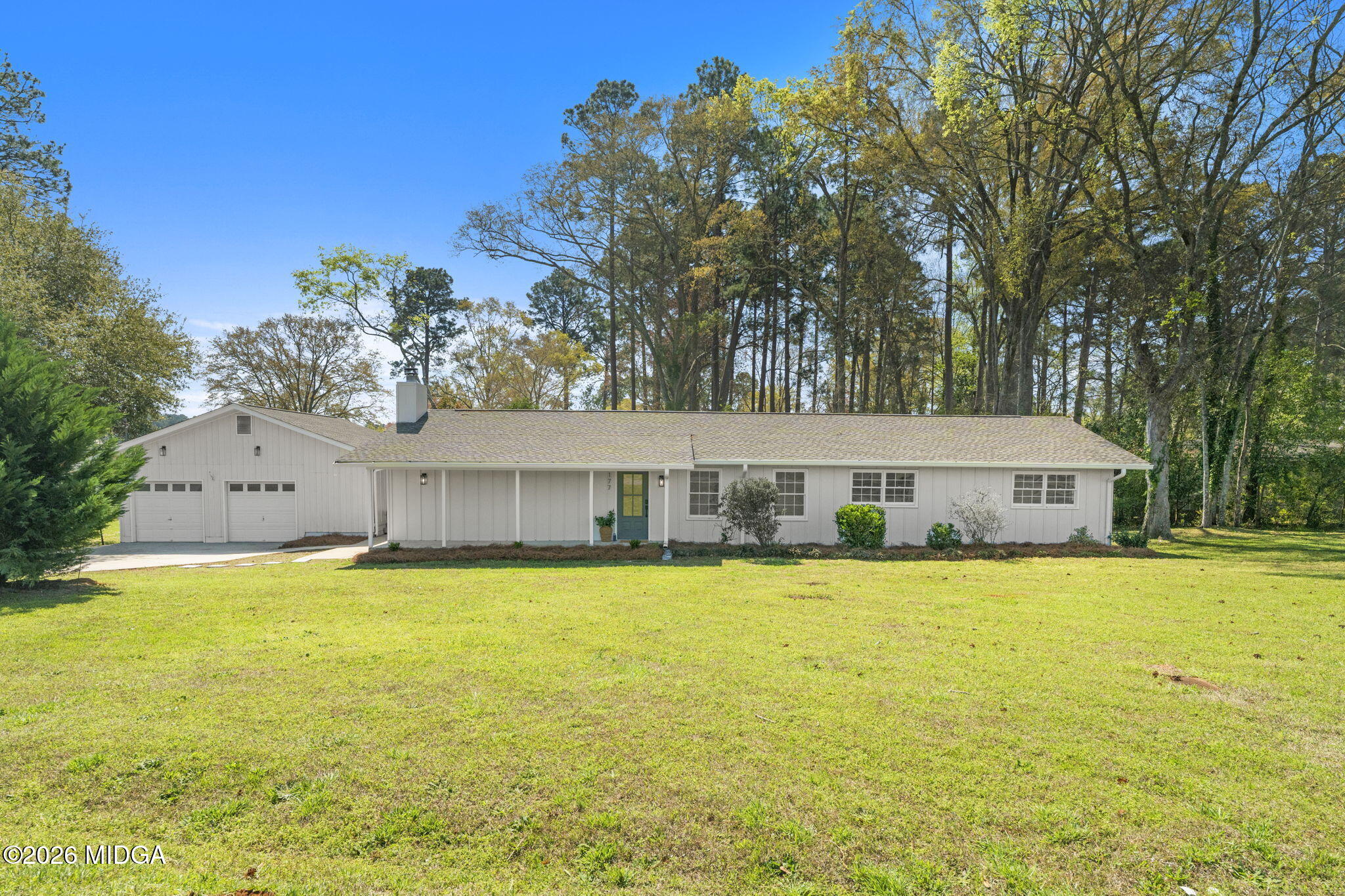 177 Lakeshore Circle NE