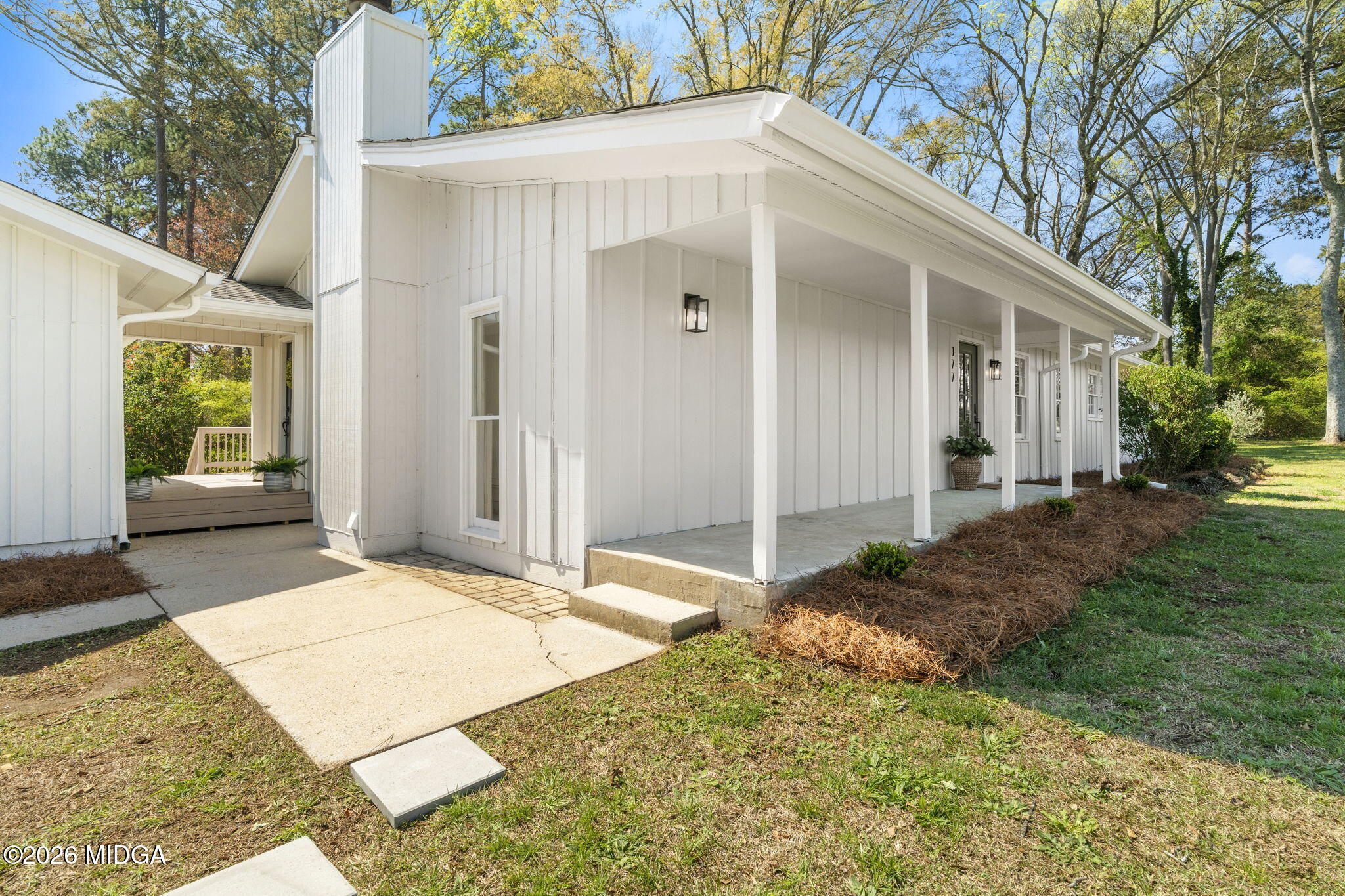 177 Lakeshore Circle NE