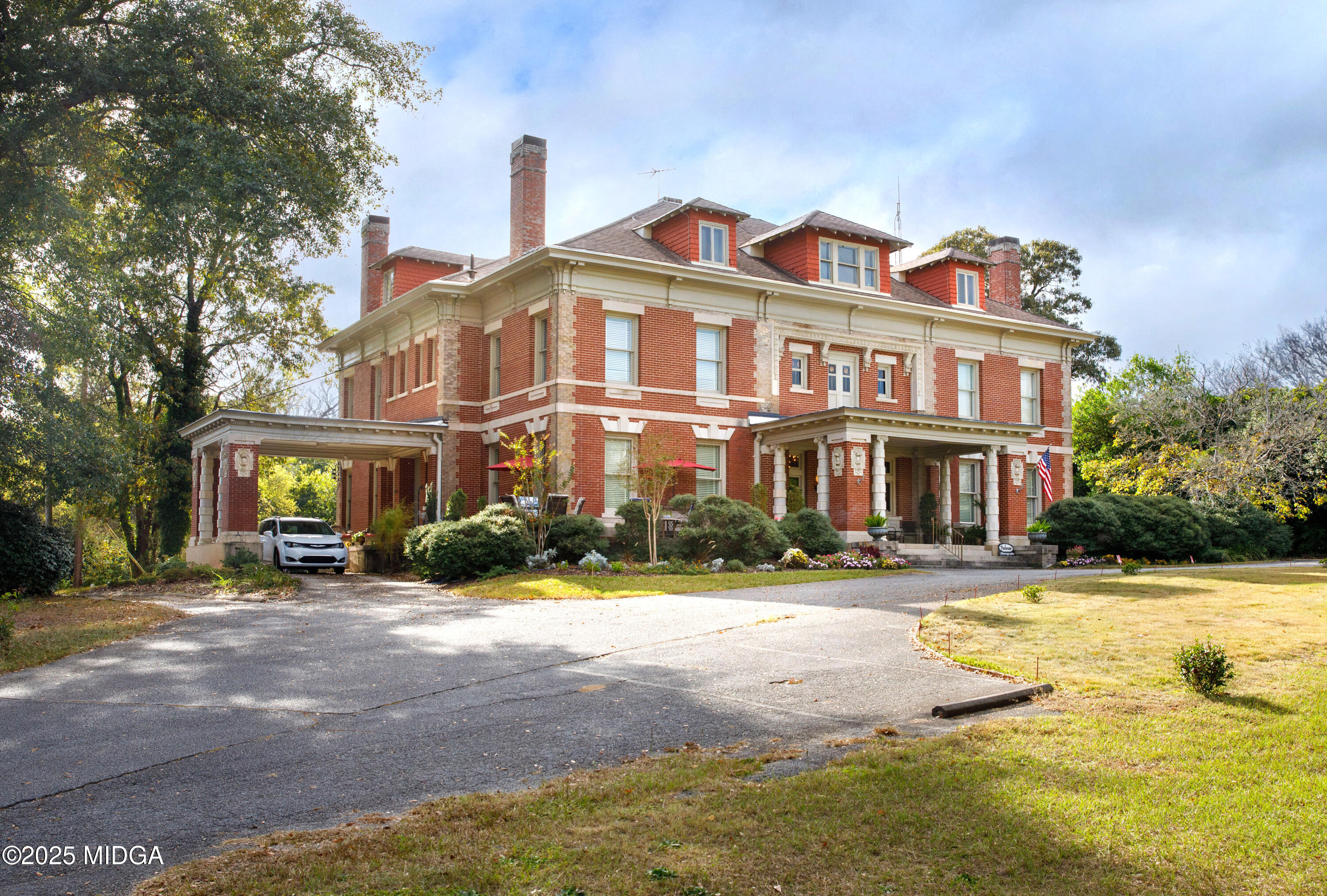 195 Holt Avenue