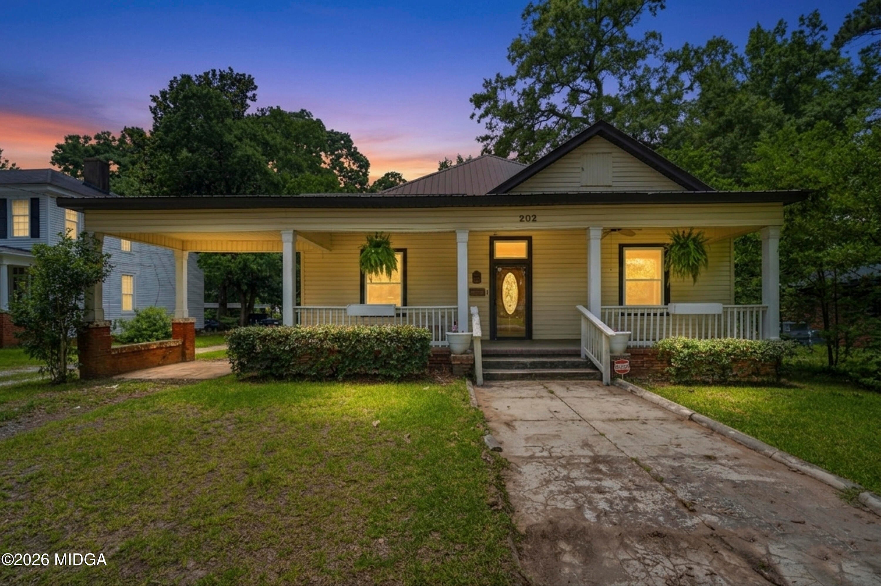 202 Everett Square