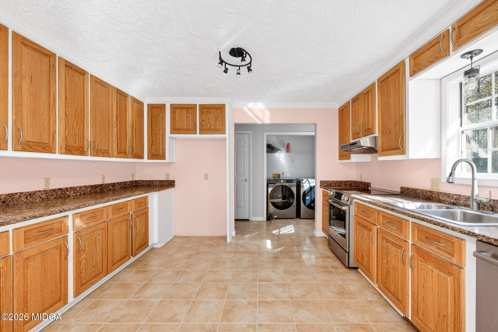 146 Commodore Drive NW