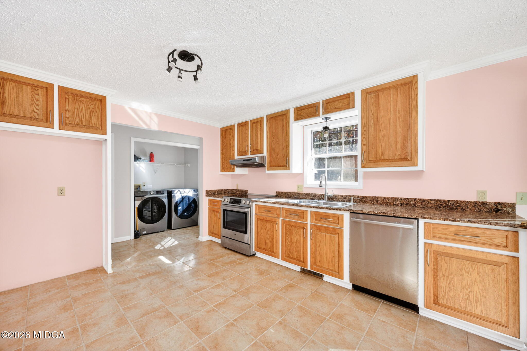 146 Commodore Drive NW