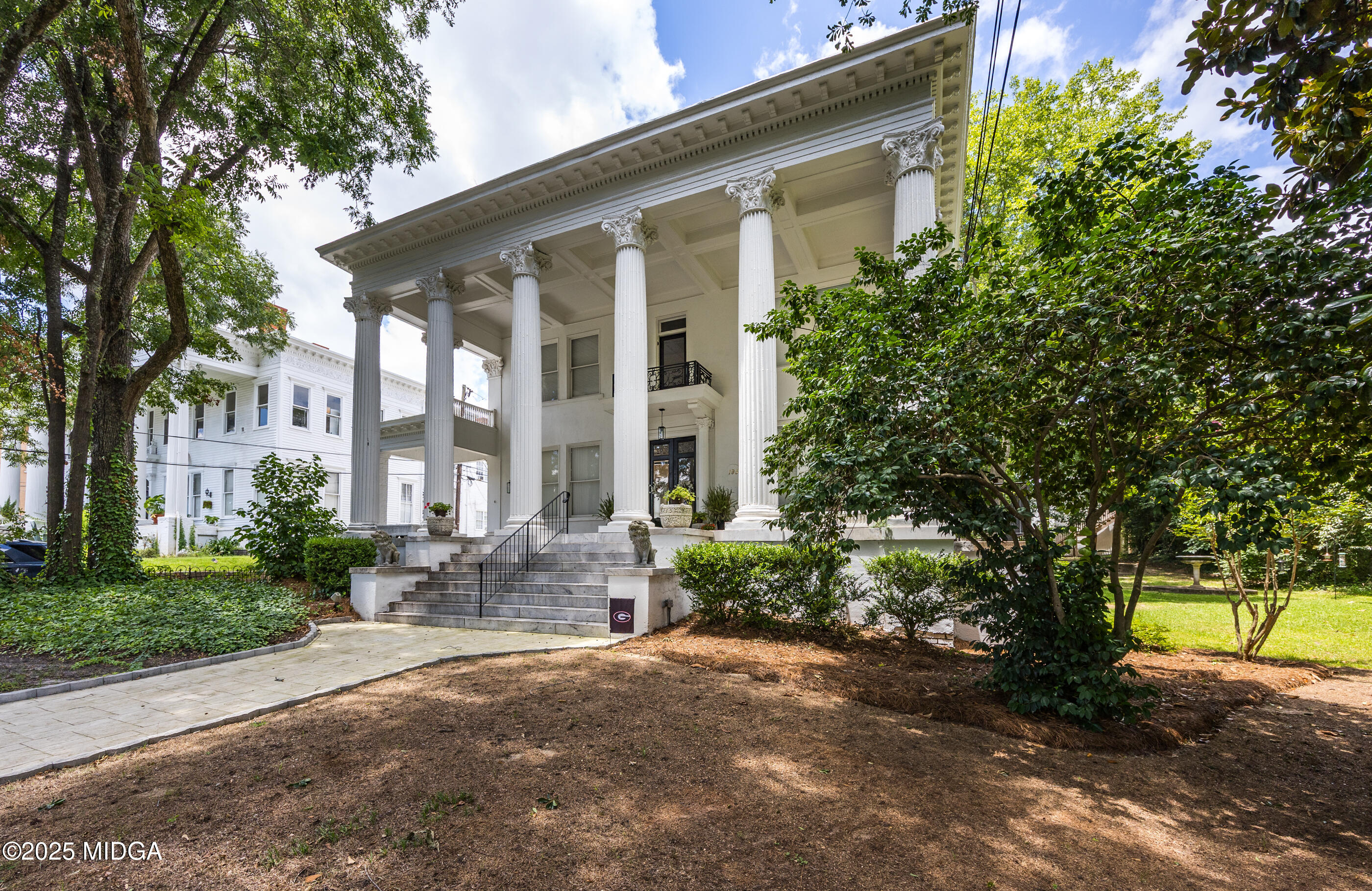 195 College Street