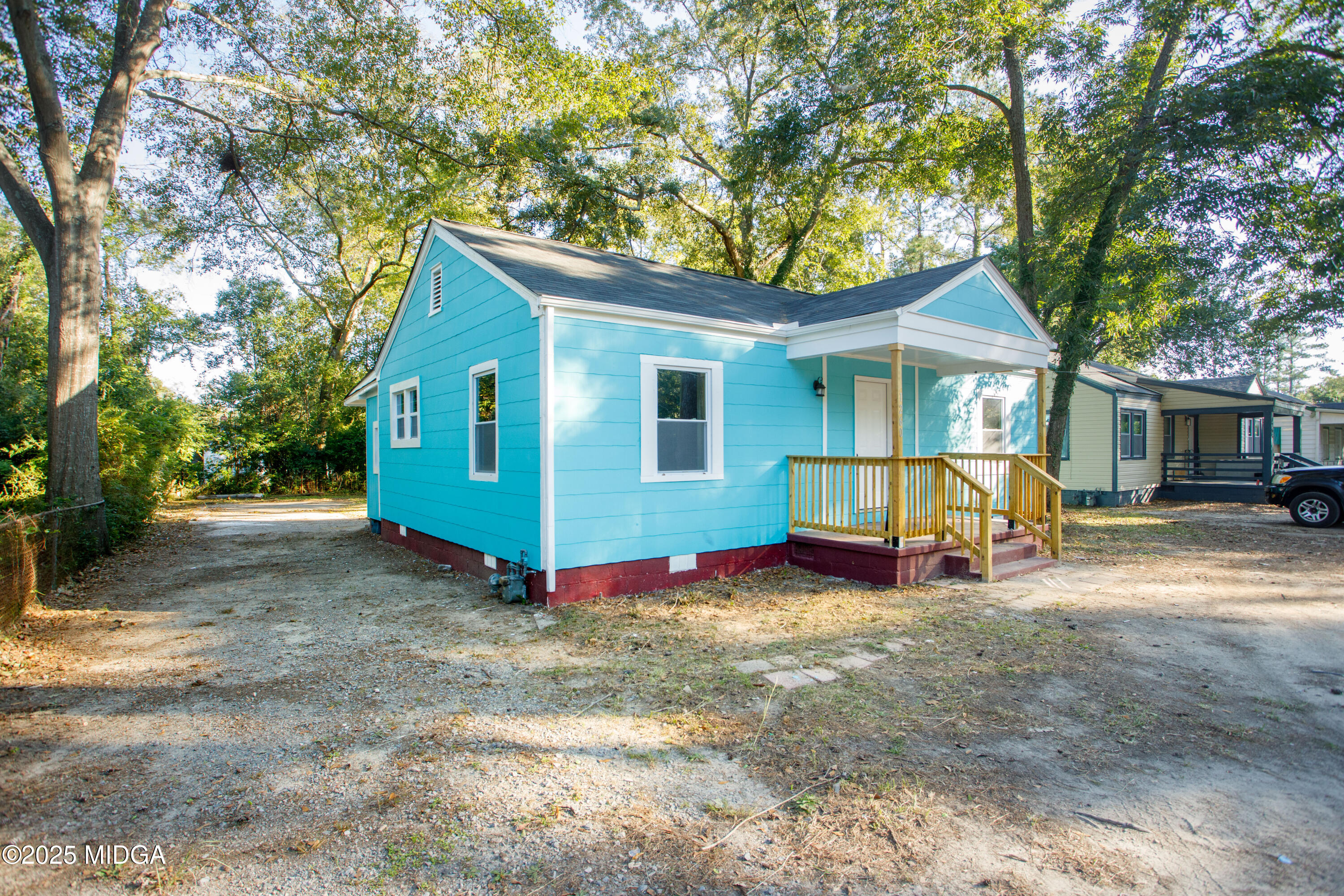 1260 Mimosa Drive
