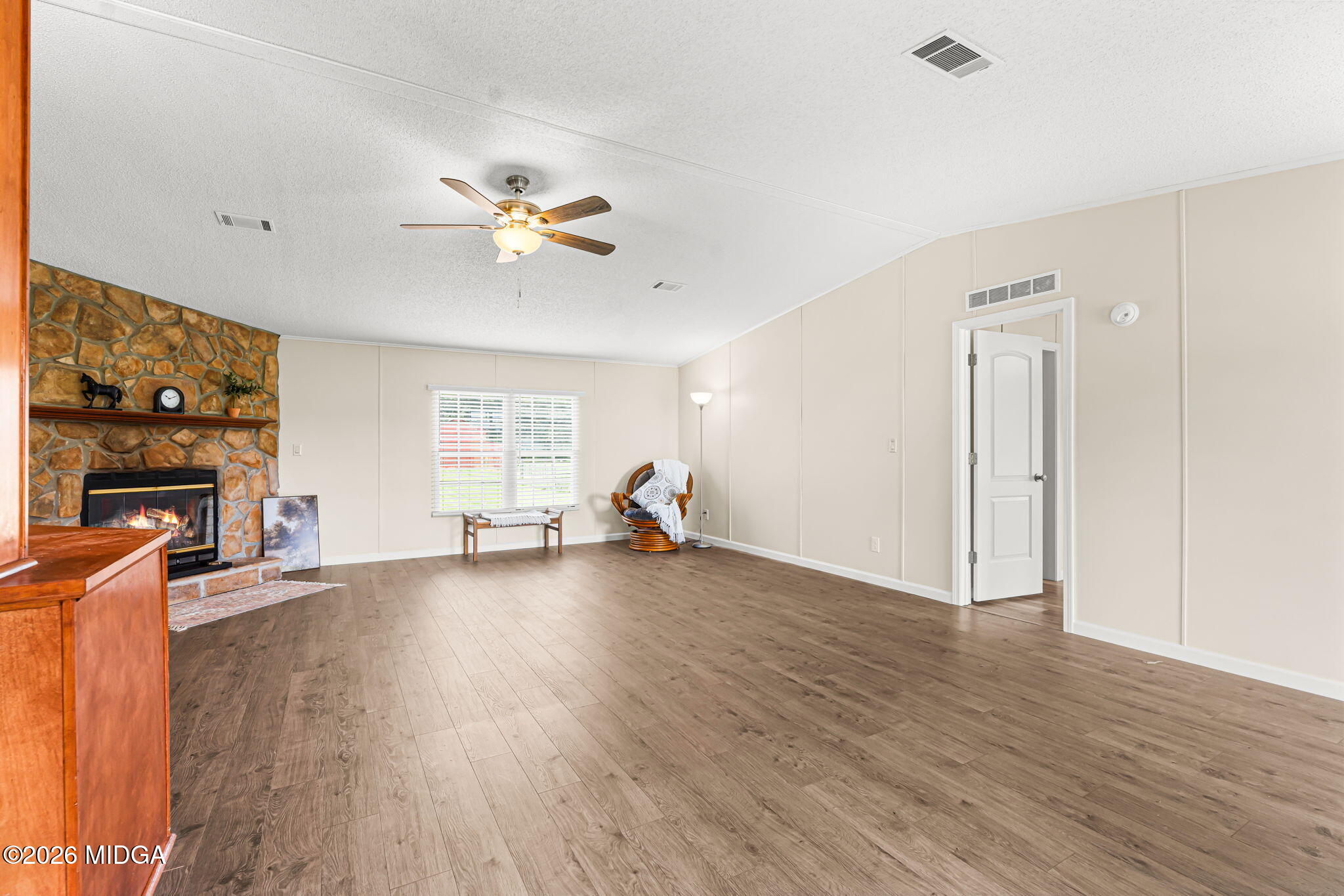 639 Grovania Road