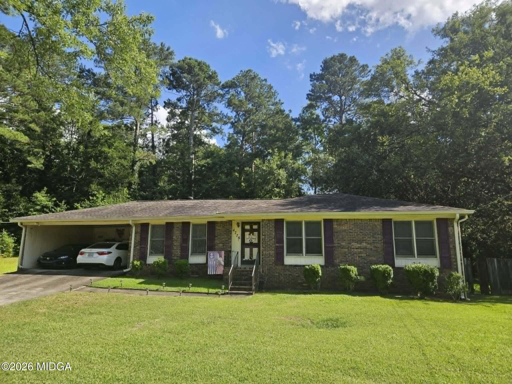 4776 Leo Place