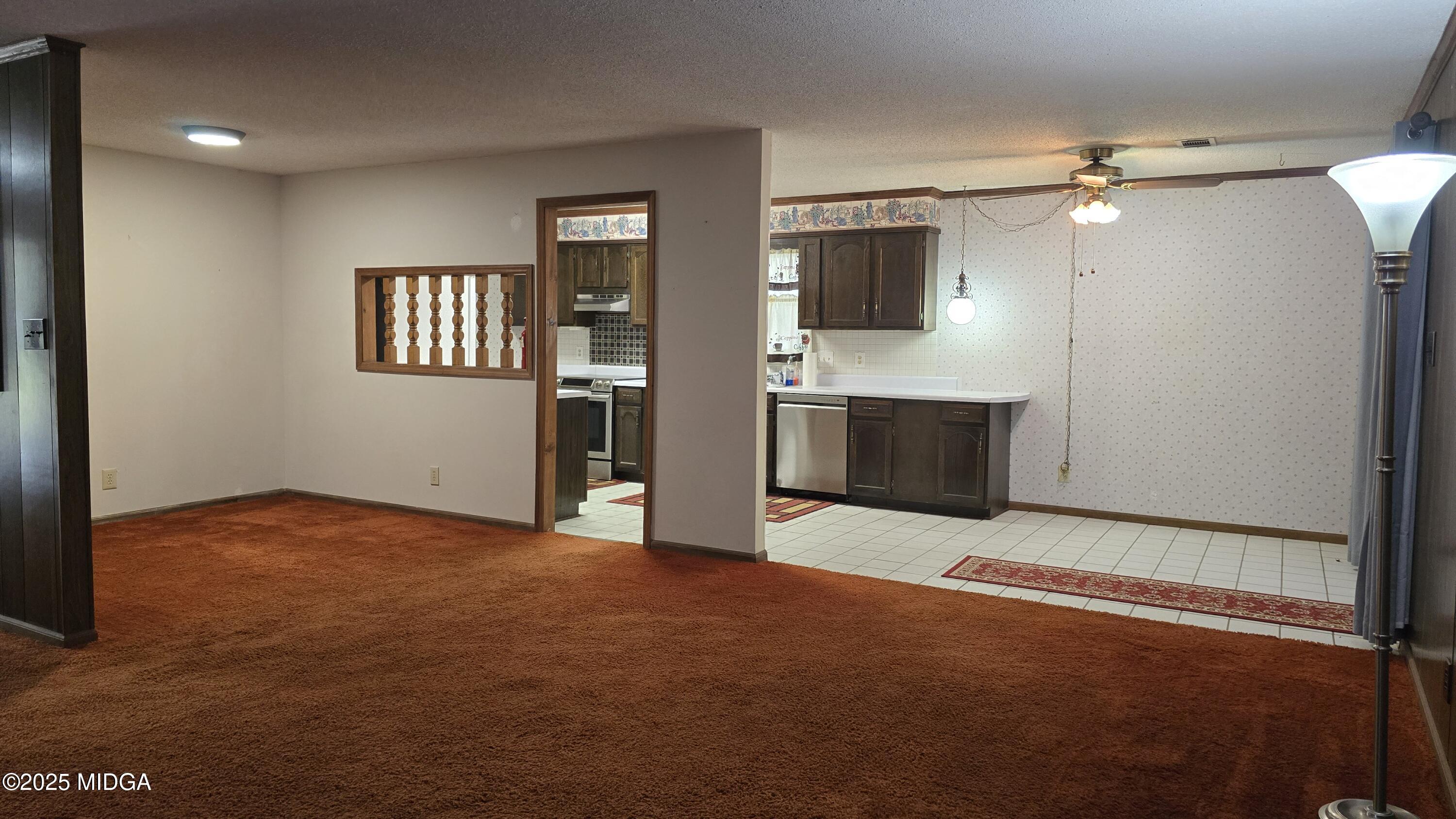 1182 N Plantation Parkway