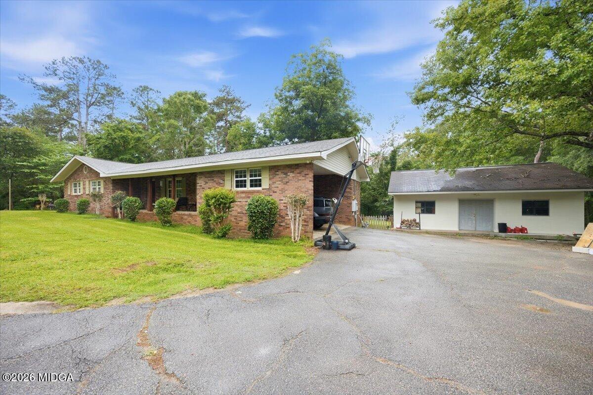 1052 Howard Roberts Road