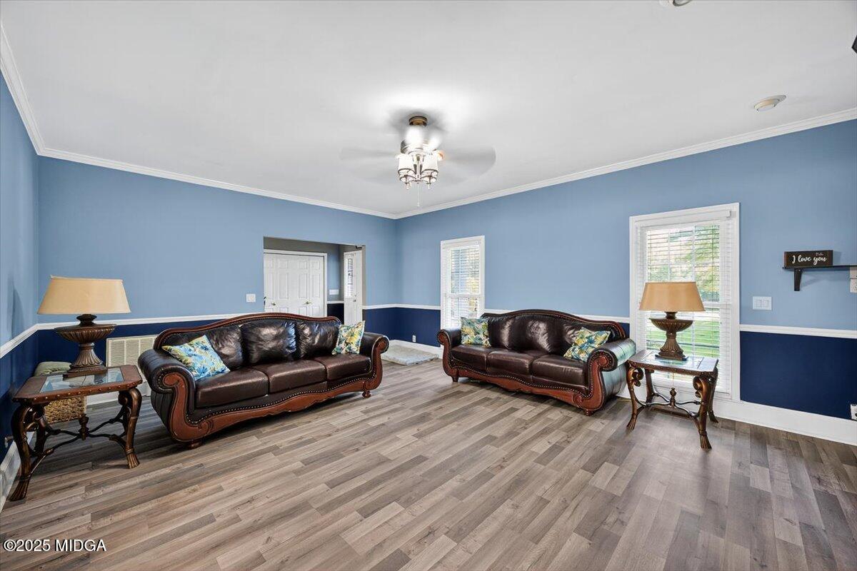 556 Commanche Place