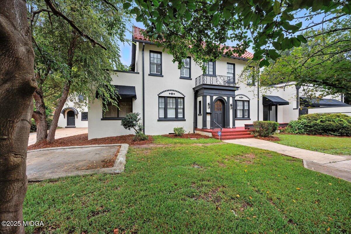 171 Pio Nono Avenue