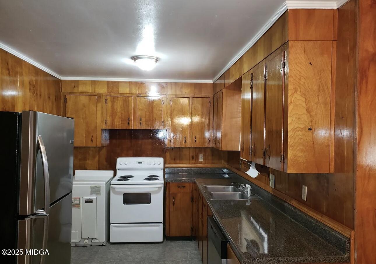 2227 Robin Hood Road