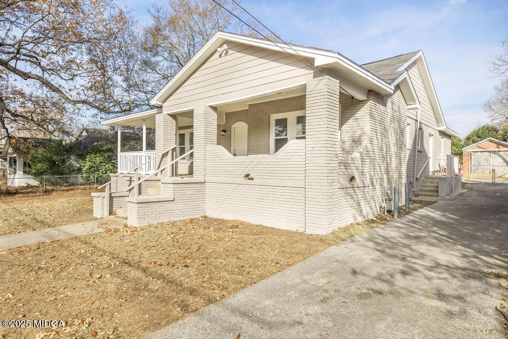 673 Villa Esta Avenue