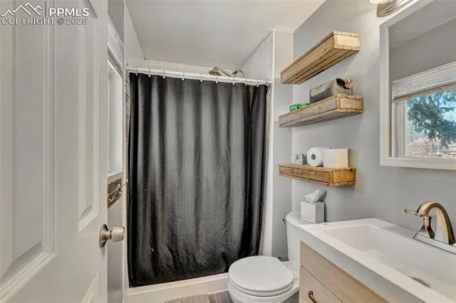 Colorado Springs, Colorado 80915, United States, 5 Bedrooms Bedrooms, ,3 BathroomsBathrooms,Residential,Active,119134