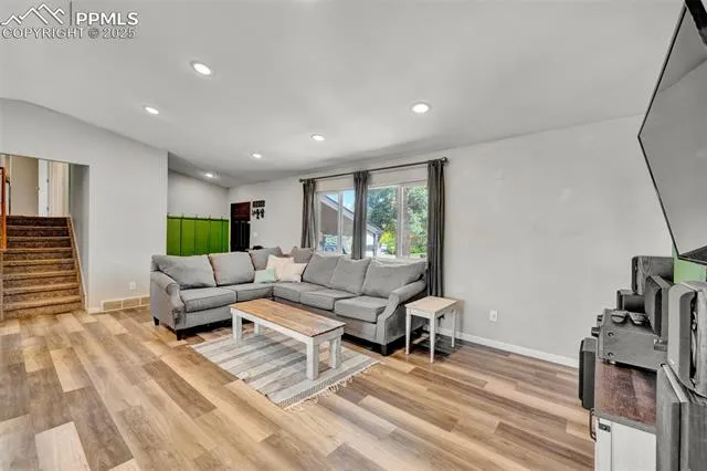 Colorado Springs, Colorado 80915, United States, 5 Bedrooms Bedrooms, ,3 BathroomsBathrooms,Residential,Active,119134