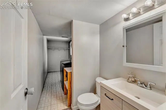 Colorado Springs, Colorado 80915, United States, 5 Bedrooms Bedrooms, ,3 BathroomsBathrooms,Residential,Active,119134