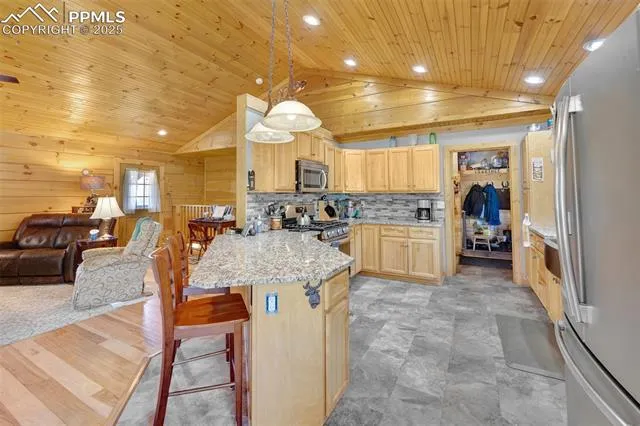 Canon City, Colorado 81212, United States, 4 Bedrooms Bedrooms, ,3 BathroomsBathrooms,Residential,Active,89371