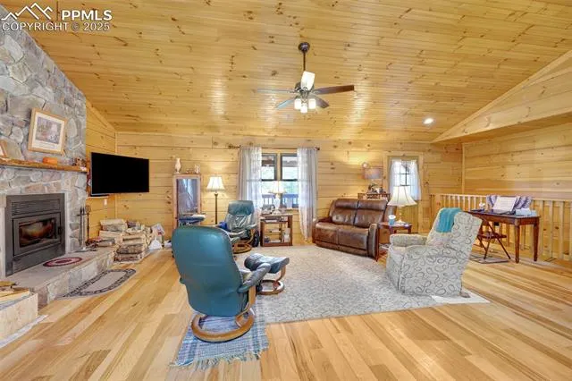 Canon City, Colorado 81212, United States, 4 Bedrooms Bedrooms, ,3 BathroomsBathrooms,Residential,Active,89371