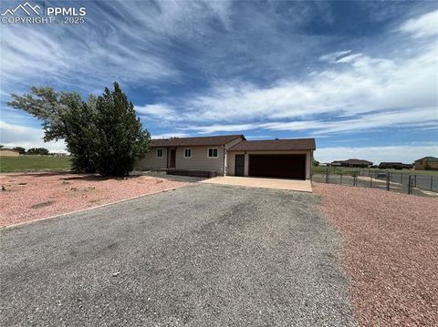 Photo of 644 S Avenida Del Oro Drive, Pueblo, CO 81007 (MLS # 4405888) Photo of 644 S Avenida Del Oro Drive, Pueblo, CO 81007 (MLS # 4405888)