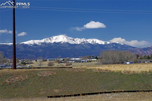 6328 Lochside View