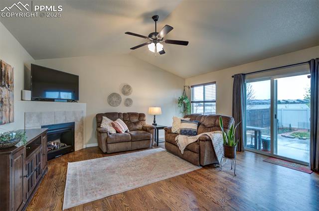 6752 Red Cardinal Loop