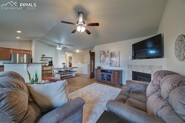 6752 Red Cardinal Loop