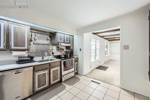 Colorado Springs, Colorado 80909, United States, 4 Bedrooms Bedrooms, ,2 BathroomsBathrooms,Residential,Pending,26152