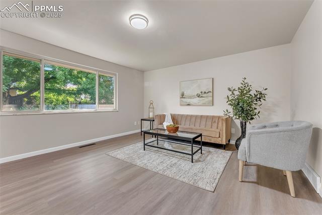 2832 Ridgeglen Way