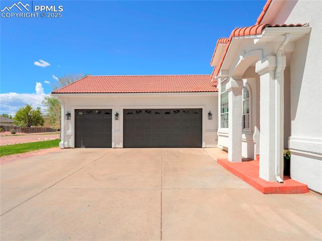 327 W Hahns Peak Avenue