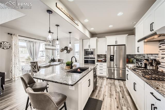 6220 Deco Drive