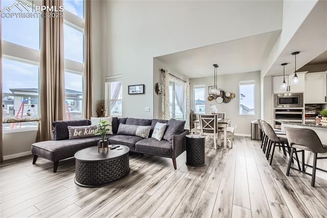 6220 Deco Drive