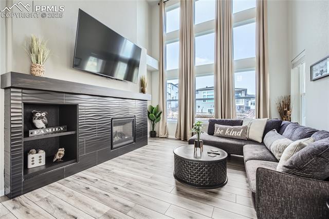 6220 Deco Drive