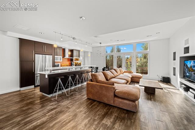 231 W Riverwalk Drive