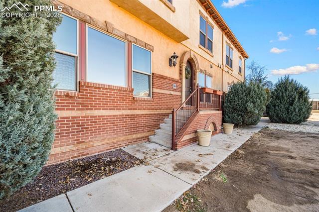 231 W Riverwalk Drive