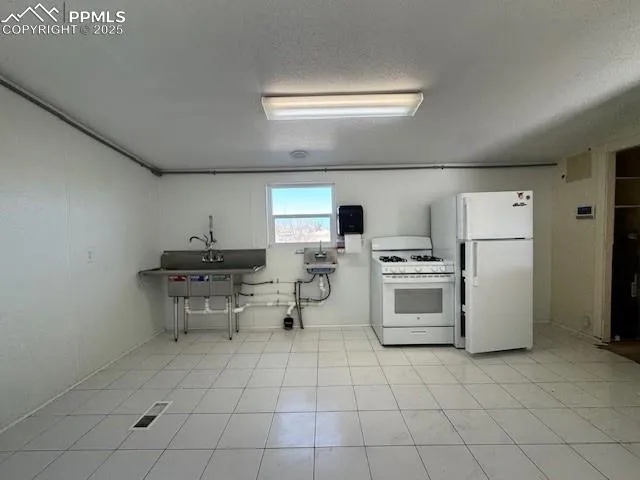 Penrose, Colorado 81240, United States, ,Commercial,Active,109652
