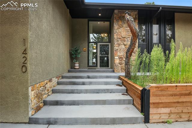 1420 Point Of The Pines Drive