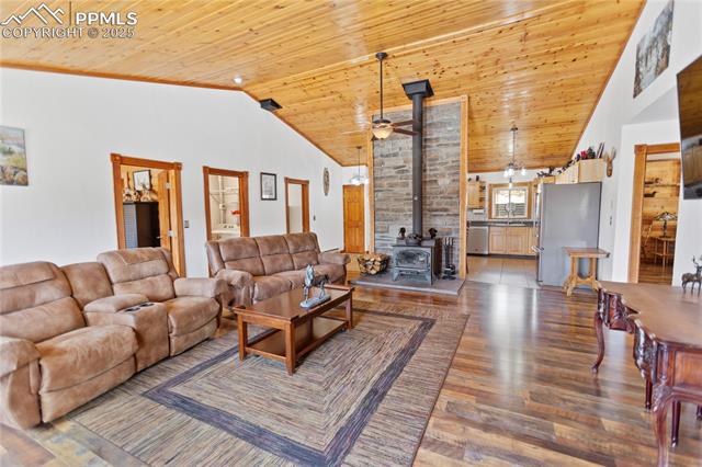 867 Twin Lakes Drive